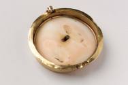 Coat button,
c. 1789-1797,
Conch shell, glod, silver, copper alloy
