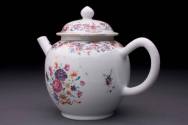 Teapot and lid
Porcelain (hard-paste), enamel, gilt
1760-1780