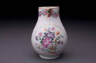 Milk jug
Porcelain (hard-paste), enamel, gilt
1760-1780