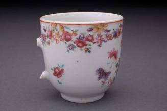 Teacup
Porcelain (hard-paste), enamel, gilt
1760-1780
