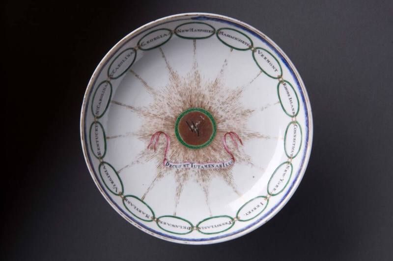 Saucer
Porcelain (hard-paste), enamel, gilt
c. 1795
