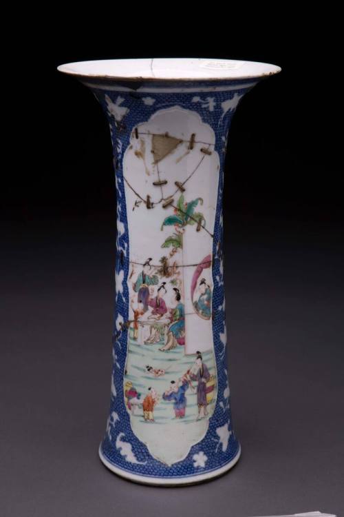 Mantel garniture
Porcelain, enamel
c. 1775