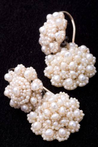 Earrings
Pearl, mother-of-pearl, silver
c. 1789