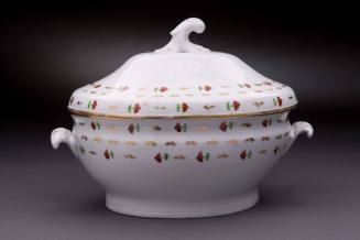 Tureen and lid
Porcelain, enamel, gilt
c. 1800