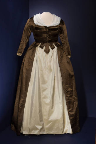 Gown,
1790-1800,
Silk, linen