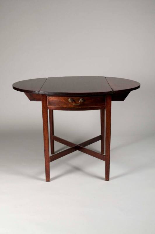 Breakfast table
Mahogany
1785-1800