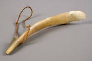 Shoe horn
Horn, vegetable fiber
c. 1750-1800