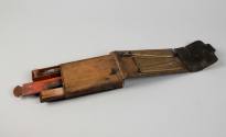 Traveling razor case
Case, razor, hone, strop, shaving brush and box, comb
1780-1800