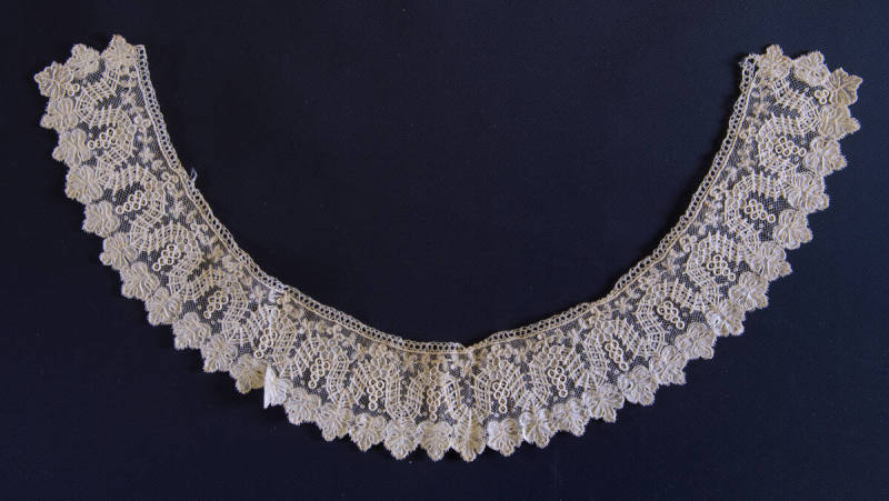 Point de Gaze lace collar