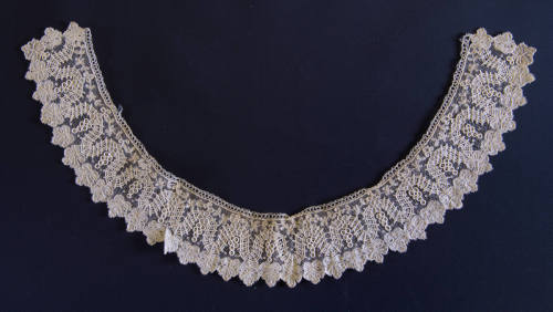 Point de Gaze lace collar