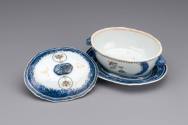 Sauce tureen and lid
Porcelain, enamel, gilt
c. 1784-1785
