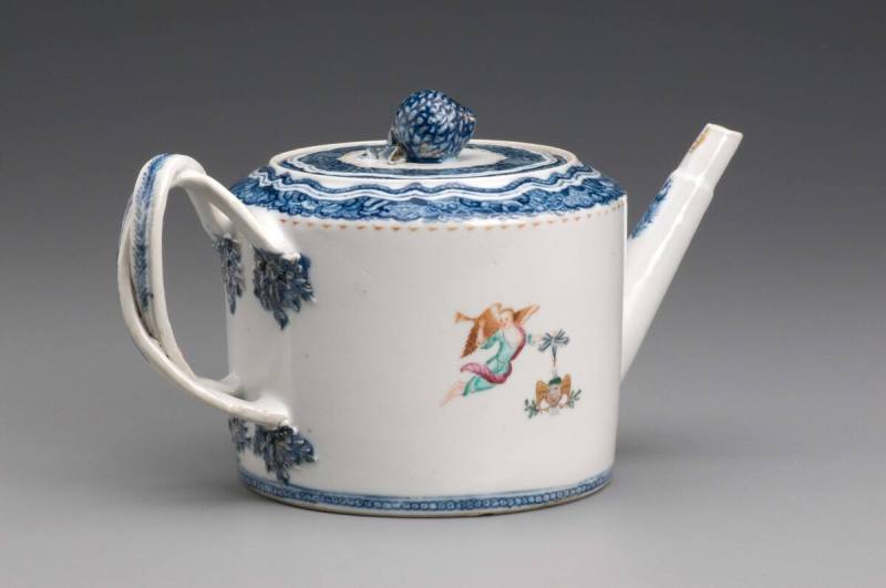 Tea pot
Porcelain, enamel, gilt
c. 1784-1785