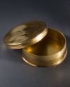 Snuff box
Gold, solder
Maker: IL
c. 1775-1802