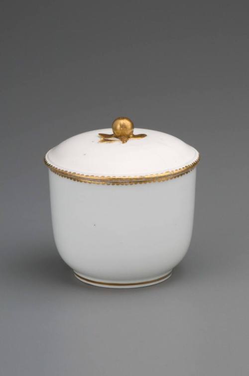 Sugar bowl and cover
Maker: Sèvres Porcelain Manufactory
Porcelain (soft paste), gilt
1778-1 ...