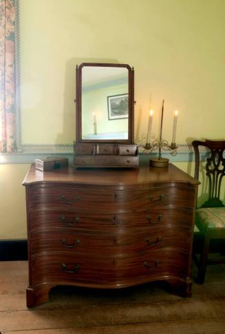 Chest of drawers
Mahogany, oak, brass, mirroed glass, baize
c. 1760-1790
