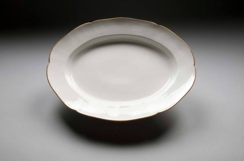 Platter
Maker:  Angoulême factory
Porcelain (hard paste), gilt
1780-1788