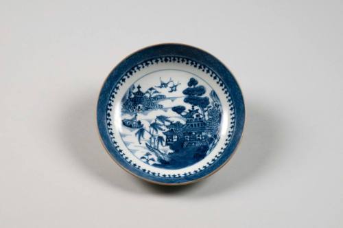 Saucer
Porcelain (hard-paste), gilt
1775-1815