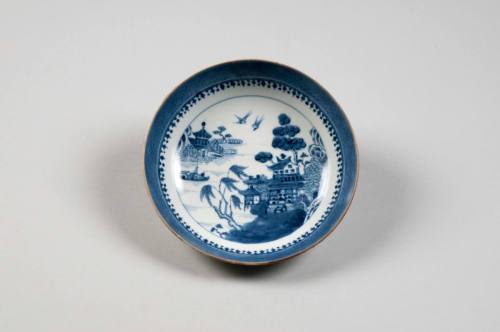 Saucer
Porcelain (hard-paste), gilt
1775-1815