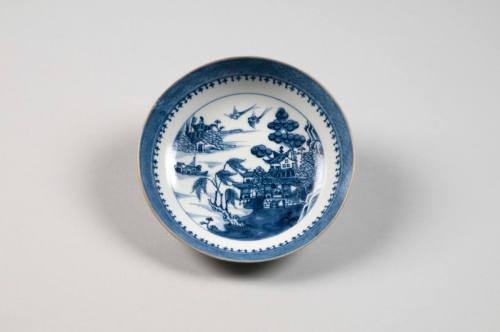 Saucer
Porcelain (hard-paste), gilt
1775-1815