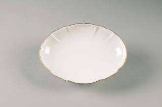 Serving dish
Maker: Sèvres Porcelain Manufactory
Porcelain (soft paste), gilt
1778-1788