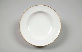 Soup plate
Maker: Angoulême factory
Porcelain (hard paste), gilt
1780-1788