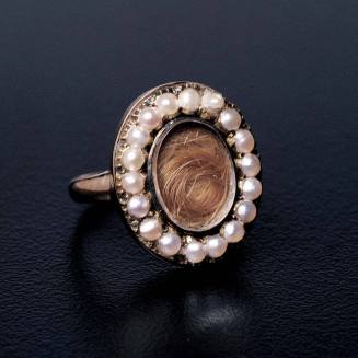 Ring
Gold, pearls, crystal, human hair, paper
1750-1800