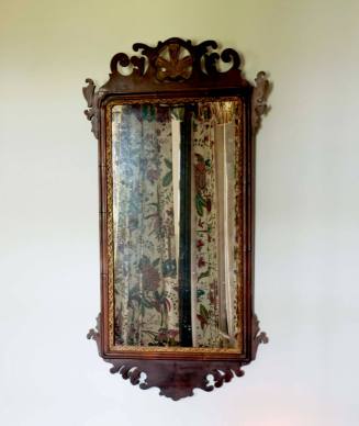 Looking glass
Mahogany veneer, gilt, gesso, glass
1750-1780
