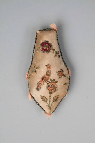 Pin cushion
Probable maker:  Martha Washington
Silk, broadcloth, buckram, silver-wrapped silk ...