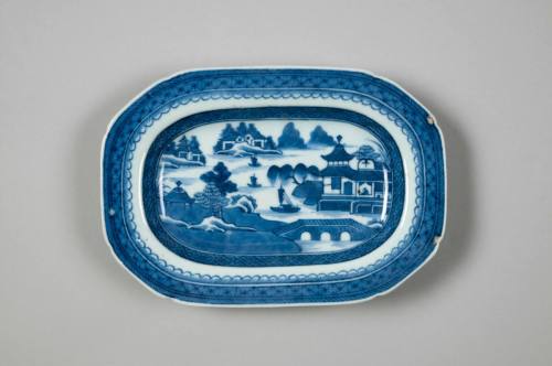 Dish
Porcelain (hard-paste)
1830-1880